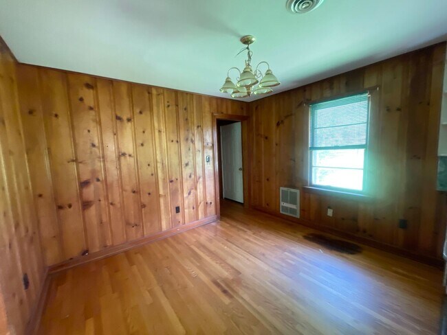 Foto del edificio - 2 Bedroom / 1 Bath Brick Home Jonesborough, TN
