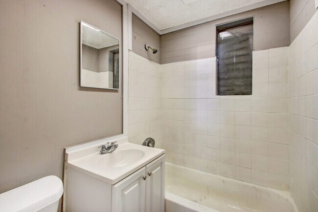 Building Photo - 1246 Briarcliff Rd S