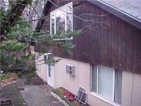  - 686 E Erie St
