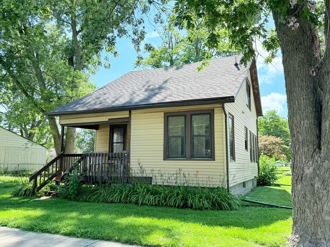 Primary Photo - Newly remodeled 3 bed 1 bath in Normal!