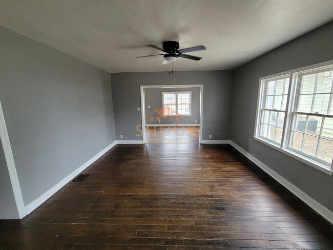 Building Photo - CENTRALLY LOCATED 3 BR HOME