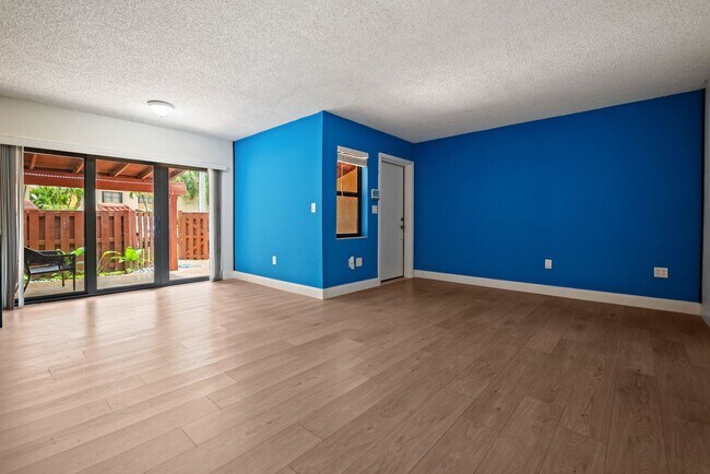Building Photo - 2 Bed / 2 Bath Condo for Rent – Prime Miami Location
