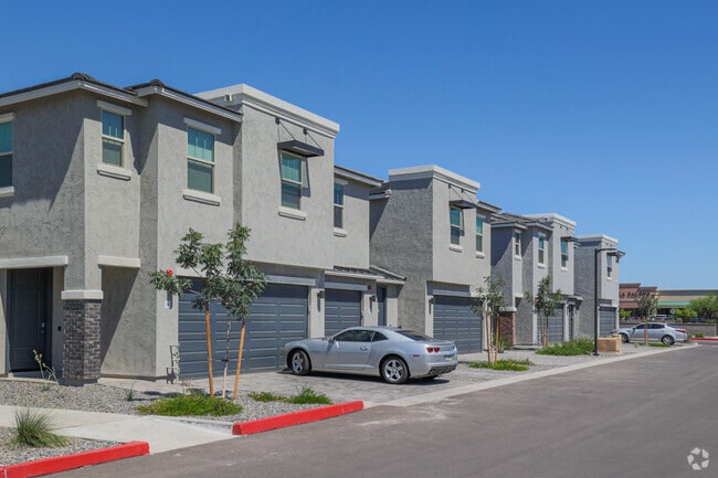 Foto del edificio - Avalon Townhomes