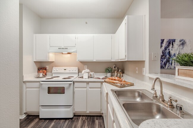 Foto del edificio - Keystone Falls Apartment Homes