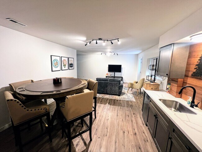 Building Photo - Fully Furnished Lake Tahoe Home for Rent