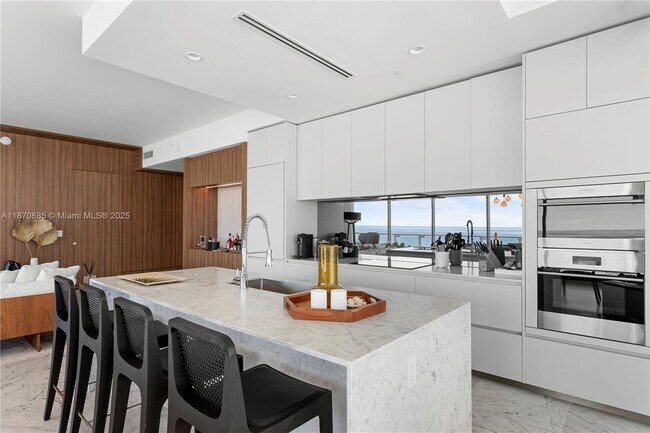 Foto del edificio - 5775 Collins Ave