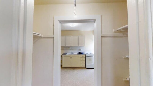 Building Photo - 406 N State St