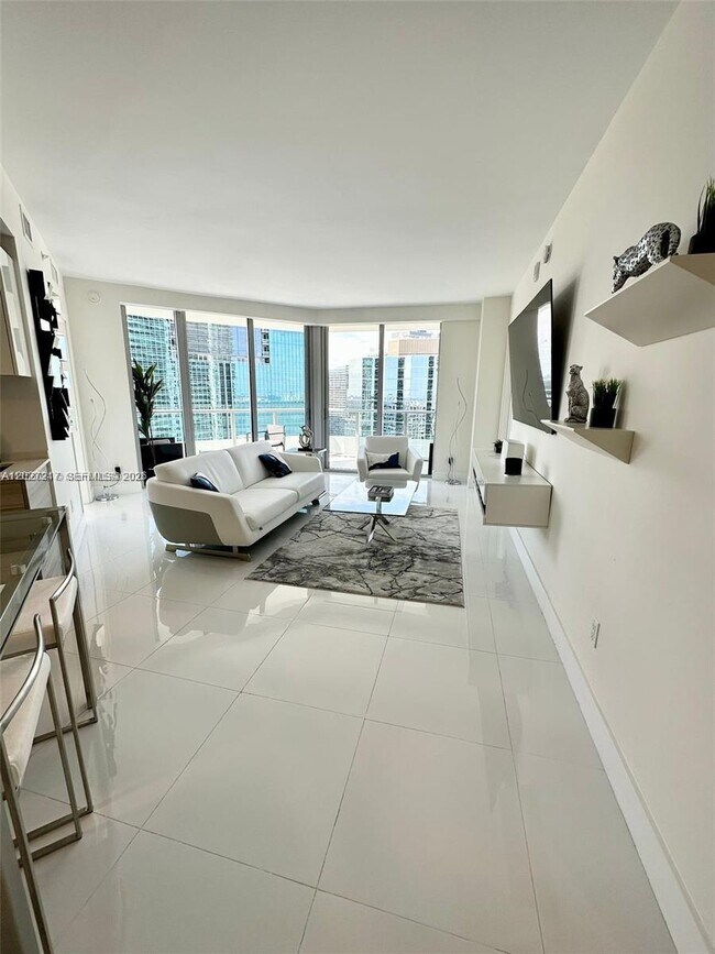 Foto del edificio - 1300 Brickell Bay Dr
