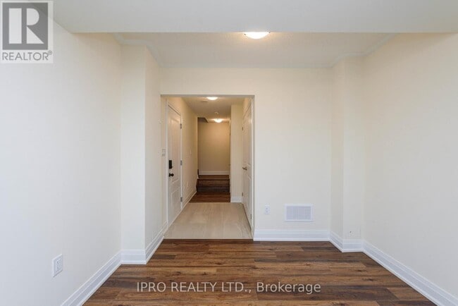 Building Photo - 2538 Littlefield Cres