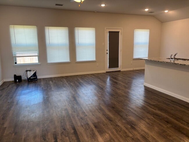 Building Photo - Modern Comfort Meets Everyday Convenience – Don’t Miss Out!