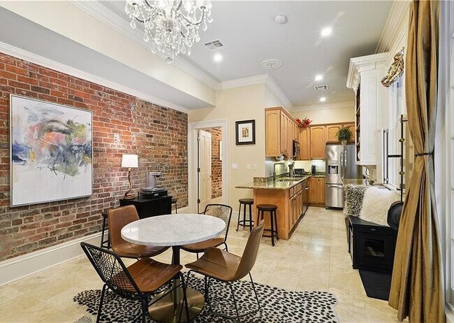 Foto del edificio - 828 St Charles Ave