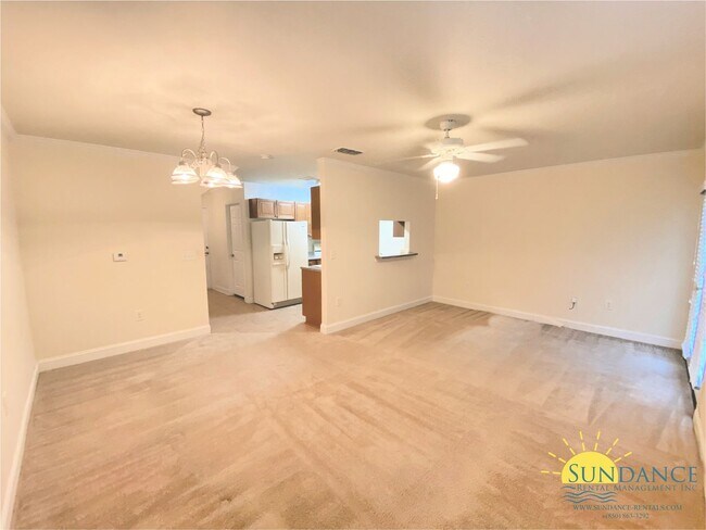 Building Photo - Great 2 Bedroom Townhouse in Crestview!