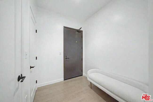 Foto del edificio - 1050 S Grand Ave