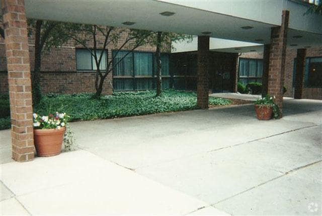 Roberts Iii Apartments Detroit Mi Entrance Roberts Iii Apartments
