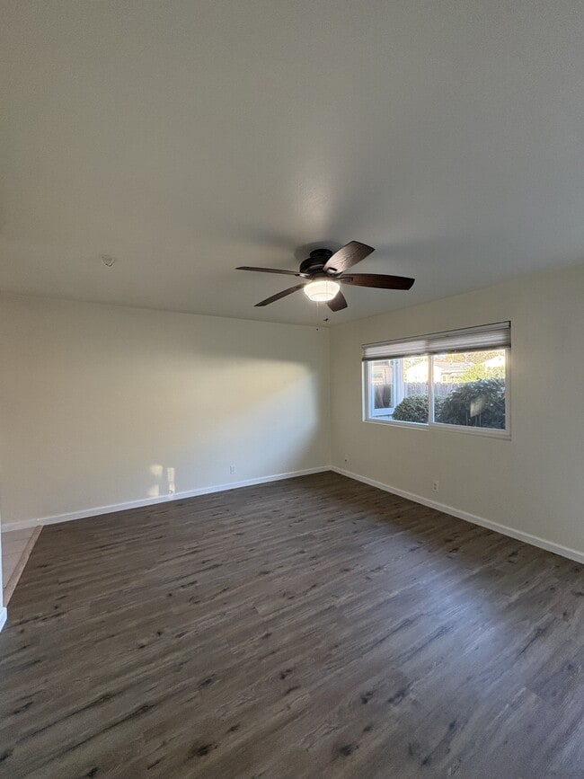 Building Photo - 9 10th St