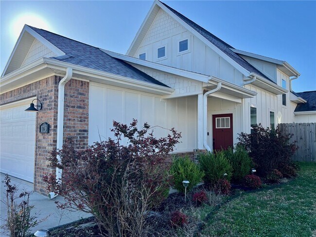 Foto del edificio - 1720 W Broadway Pl