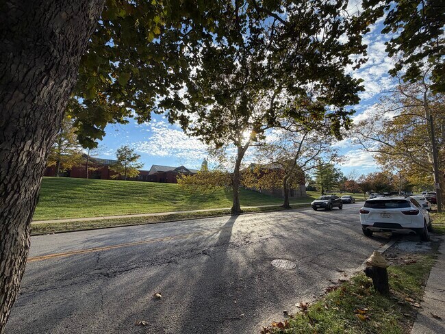 Foto del edificio - 5331 Arsenal St