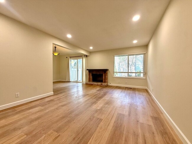 Building Photo - 105 Walnut Hill Ct