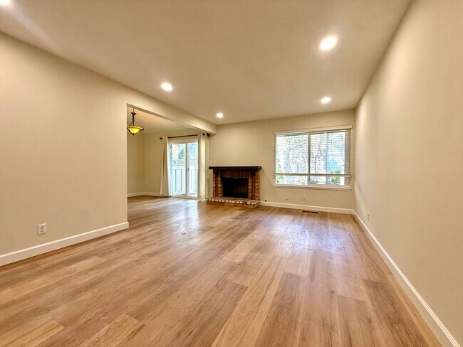 Foto del edificio - 105 Walnut Hill Ct