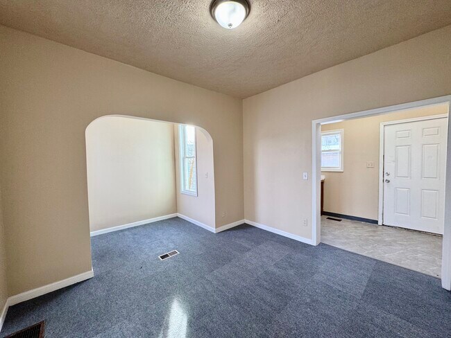 Foto del edificio - 641 Garfield Ave SW