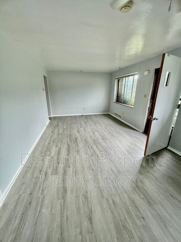 Foto del edificio - 3582 South Park Rd