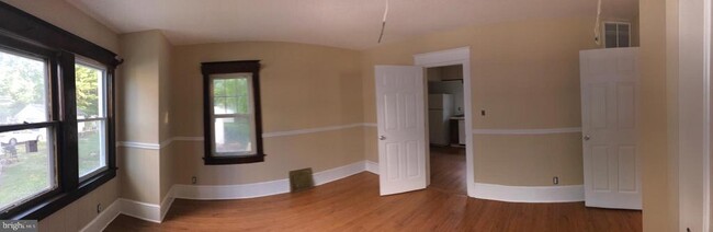 Building Photo - 221 Laurel Ave