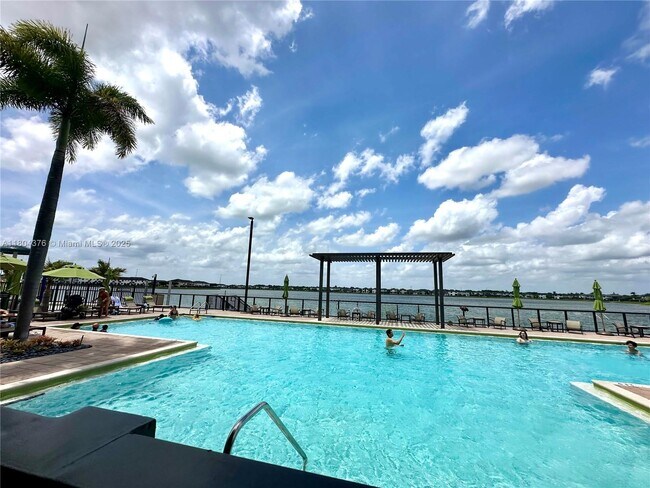 Foto del edificio - 16005 NW 91st Ct