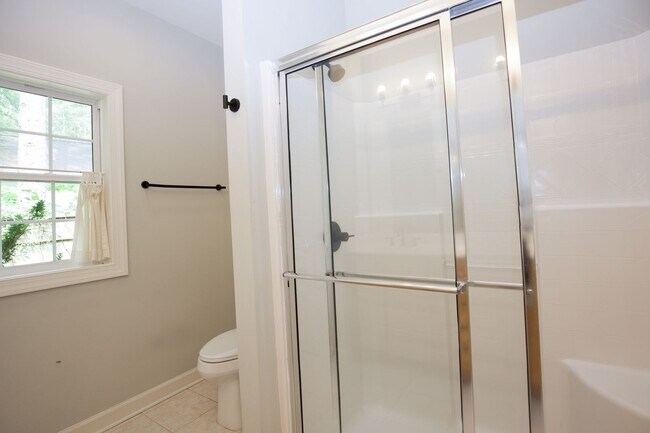 Foto del edificio - Beautiful corner lot home- Woodlake