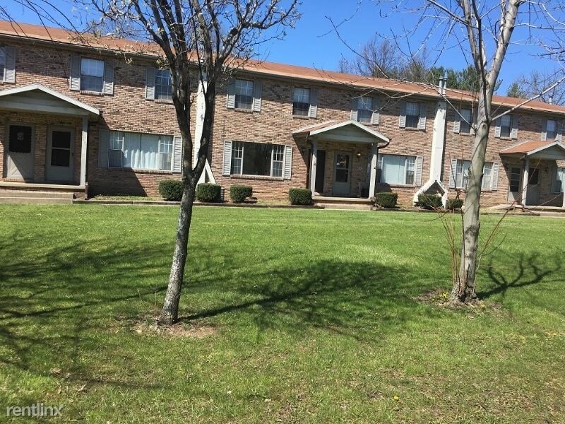 4390 Darrow Rd, Stow, OH 44224 Townhome Rentals in Stow OH