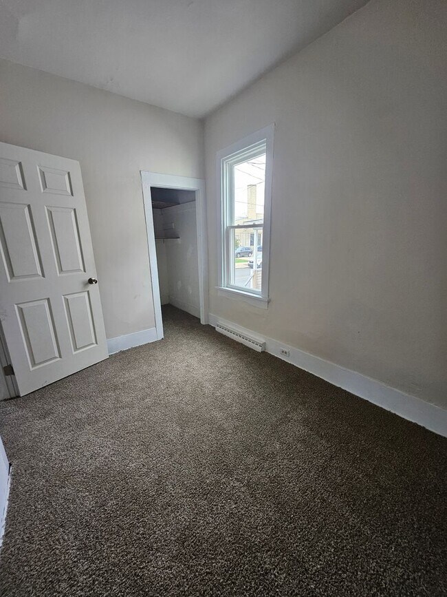 Foto del edificio - 4 bedroom single family home