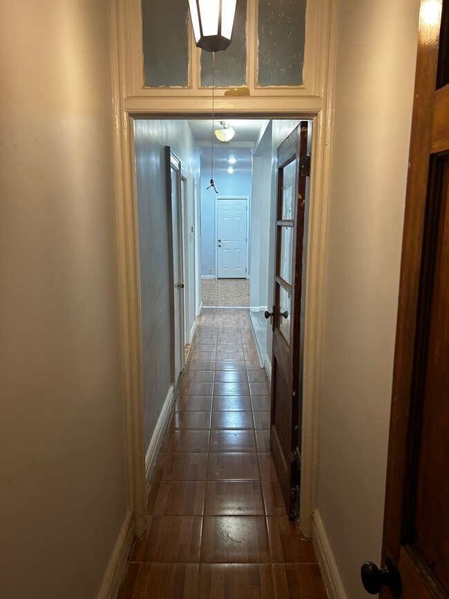 Pasarela/Entrada - 100 Clarke Ave