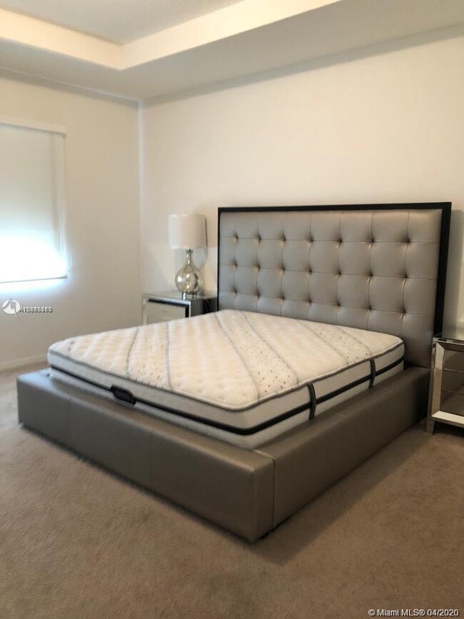 Building Photo - 604 NE 191st St