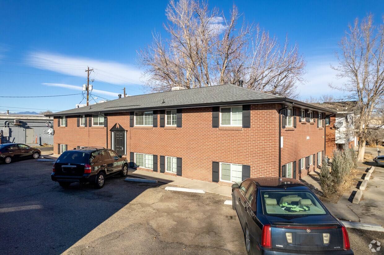 Primary Photo - 1637 Kimbark St