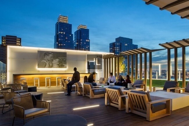 Foto del edificio - 550 W 45th St