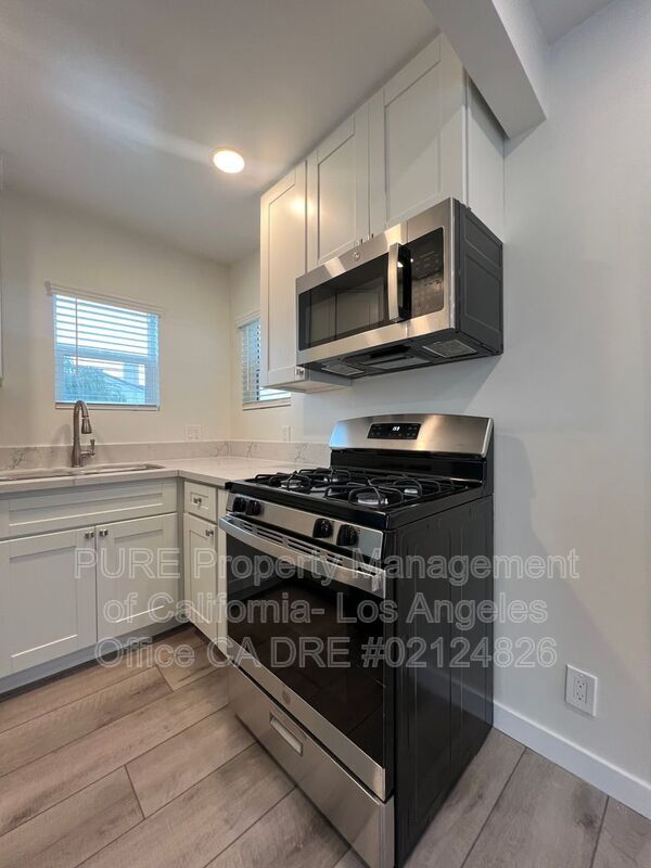 Building Photo - 4448 W 165th St