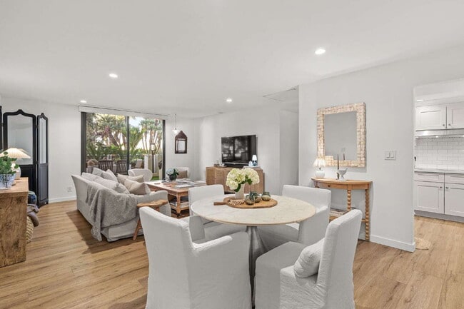 Foto del edificio - Waterfront Lifestyle Living