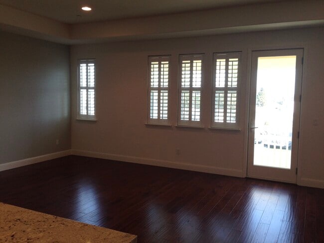 Building Photo - 636 Fan Tail Way