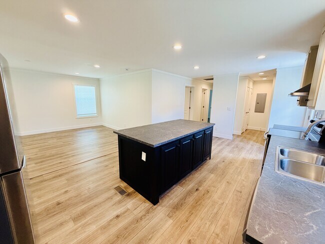 Foto del edificio - 6541 Big Stone Beach Rd