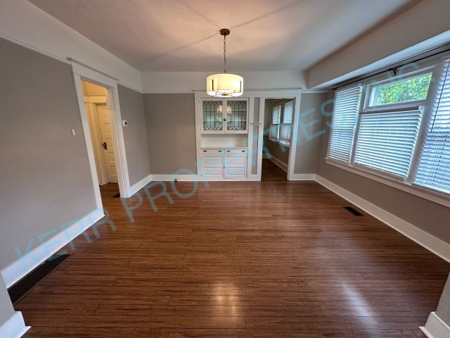 Foto del edificio - LOCATING OCCUPANTS FOR THE HOMEOWNER! Charming 3-Bedroom Haven with Spacious Living in the Heart ...