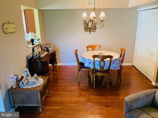 Foto del edificio - 1701 Hopkins Ct