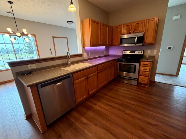 Cocina completa - ¡Horno nuevo! - 1171 Bergmann Dr