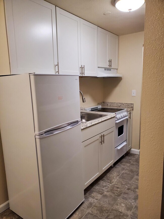 Kitchen - 105 Anoka Ave