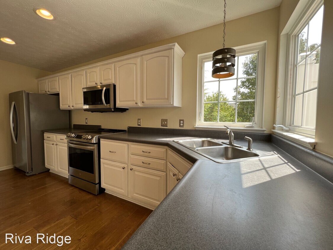 Primary Photo - 3 br, 2.5 bath House - 410 Village Place