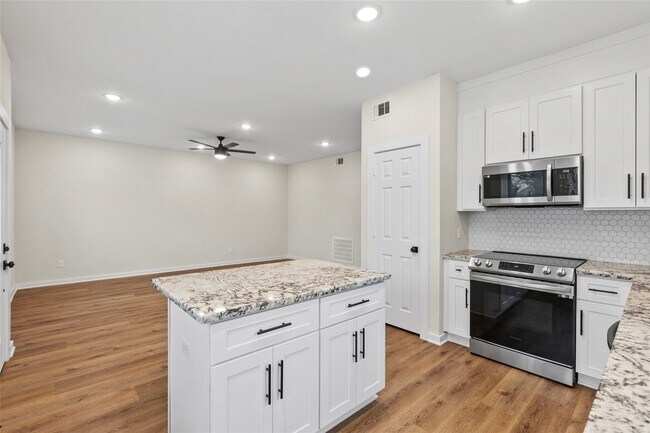 Foto del edificio - 7709 St Louis St