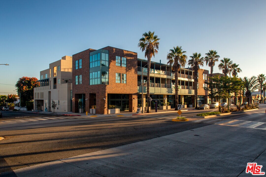 Foto principal - 2300 Wilshire Blvd