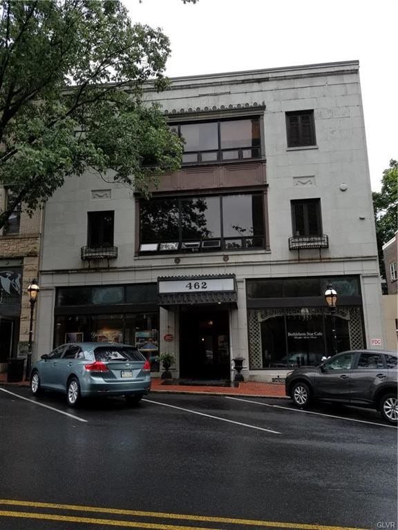 Building Photo - 462 Main St