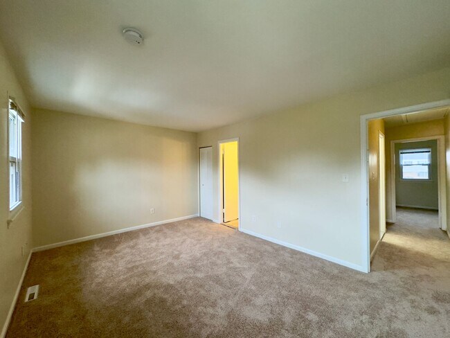 Building Photo - Modern 3-Bedroom Townhome with Spacious Ya...