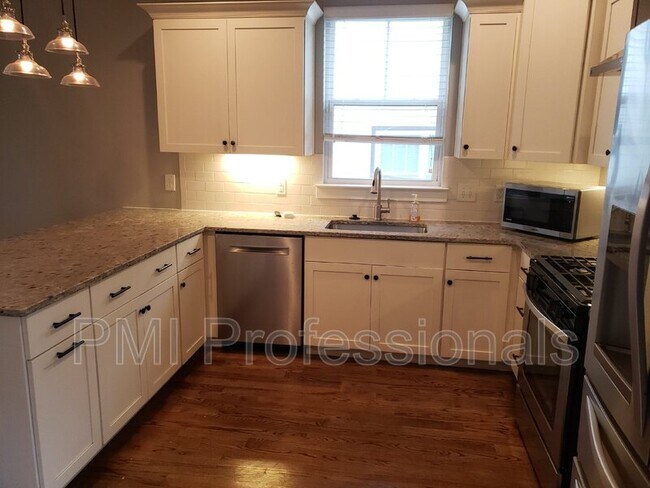 Foto del edificio - 512b Eastboro Dr