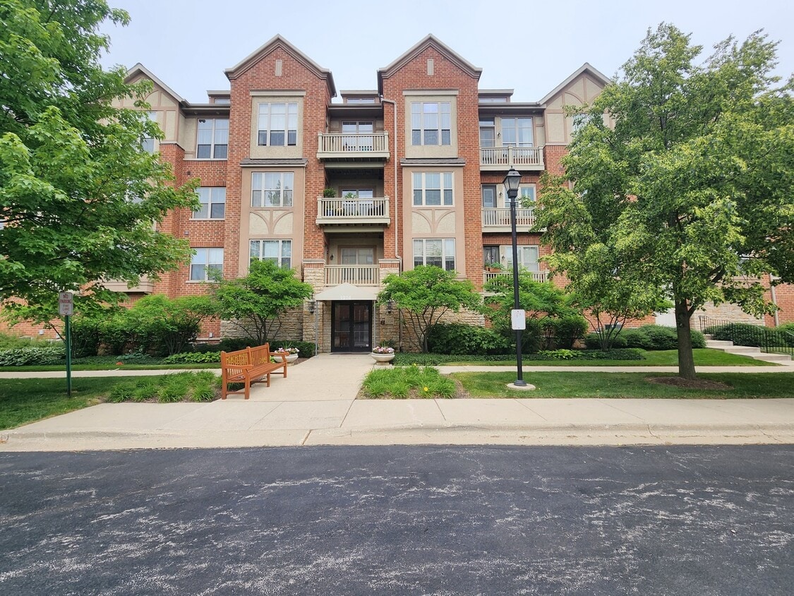 1914 Farnsworth Ln Unit 205, Northbrook, IL 60062 Condo for Rent in