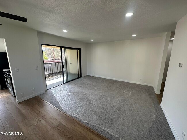 Building Photo - 2554 Olive Dr